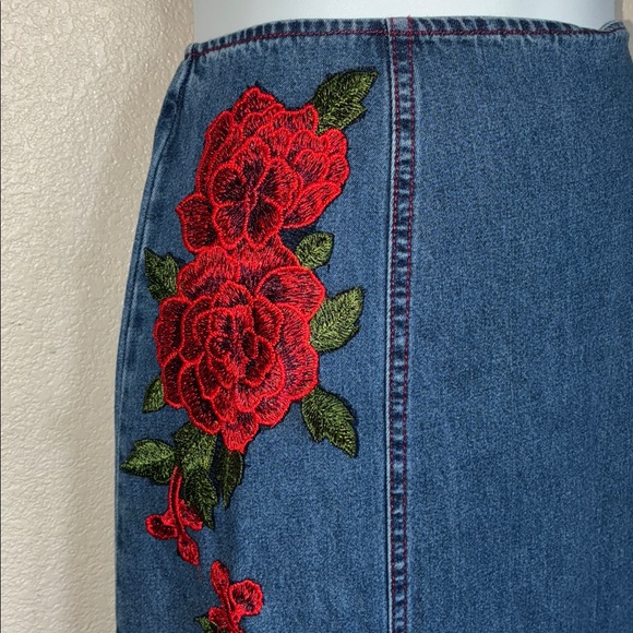 TY Original Wear Denim Skirt & Red Roses, red topstitch, back zip & slit. 16 - Picture 6 of 17